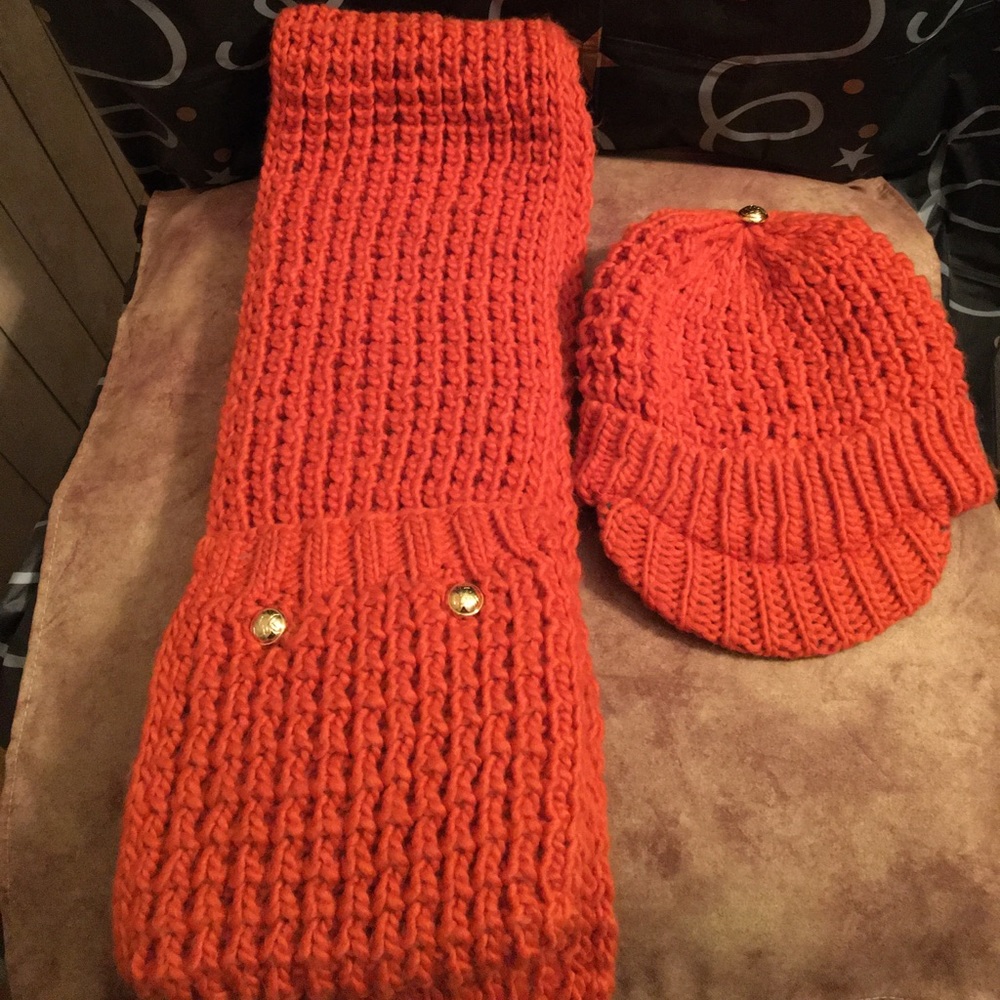 MICHAEL KORS PRE-LOVED AUTHENTIC ORANGE KNIT STYLE HAT & SCARF SET